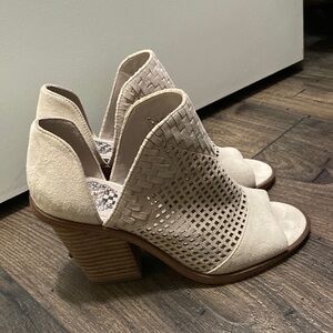 Vince Camuto Womens 6, sand beige